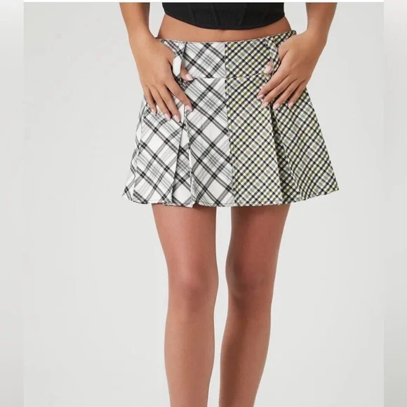 Forever 21. Size Large - Picture 1 of 14